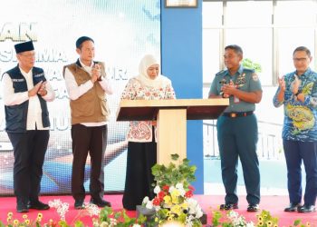 Gubernur Jawa Timur Khofifah Indar Parawansa meresmikan gedung dan asrama SMK Negeri Maritim Jawa Timur di Brondong, Lamongan.