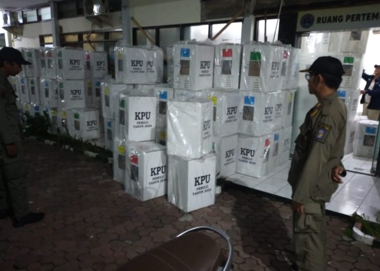 Distribusi logistik Pemilu yang sudah dilakukan KPU Surabaya.