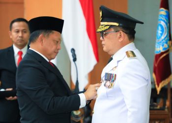 Prosesi pelantikan Adhy Karyono sebagai Pj Gubernur Jawa Timur oleh Menteri Dalam Negeri Tito Karnavian.