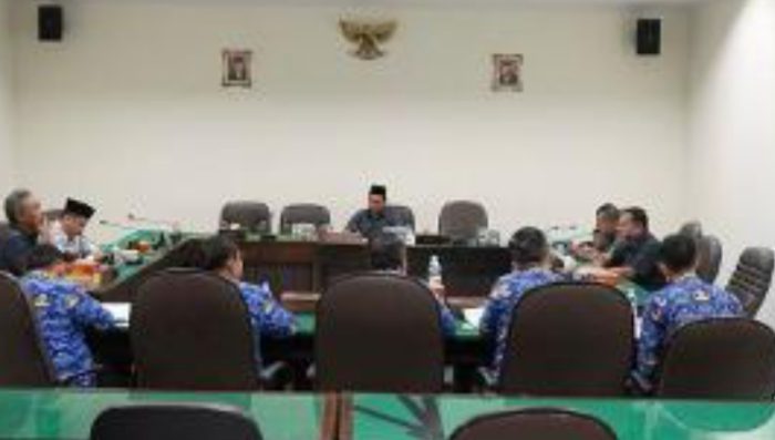 Suasana rapat kerja antara Komisi D DPRD Bojonegoro dengan Badan Perencanaan Pembangunan Daerah dan Dinas Perhubungan.