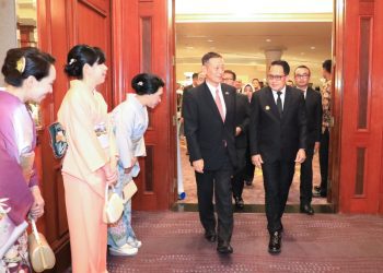 Pj Gubernur Jawa Timur Adhy Karyono menghadiri perayaan Hari Ulang Tahun ke 64 Yang Mulia Kaisar Jepang Naruhito di JW Marriott Hotel Surabaya.