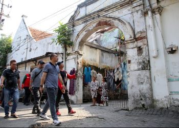 Wali Kota Surabaya Eri Cahyadi saat meninjau kawasan kota lama Surabaya.
