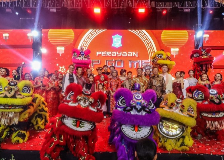 Perayaan Cap Go Meh di Balai Kota Surabaya.