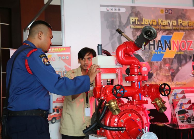 Pameran alat pemadam kebakaran dan penyelamatan di ballroom lantai 4 Grand City Convex, Surabaya.