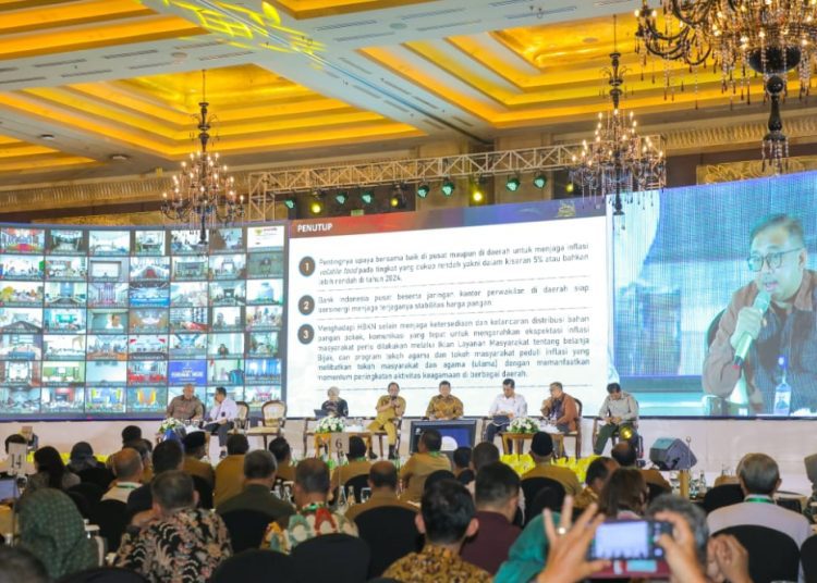 Rapat Koordinasi Pengamanan Pasokan dan Harga Pangan Jelang Puasa dan Idul Fitri 2024 di Ballroom Hotel Indonesia Kempinski Jakarta.