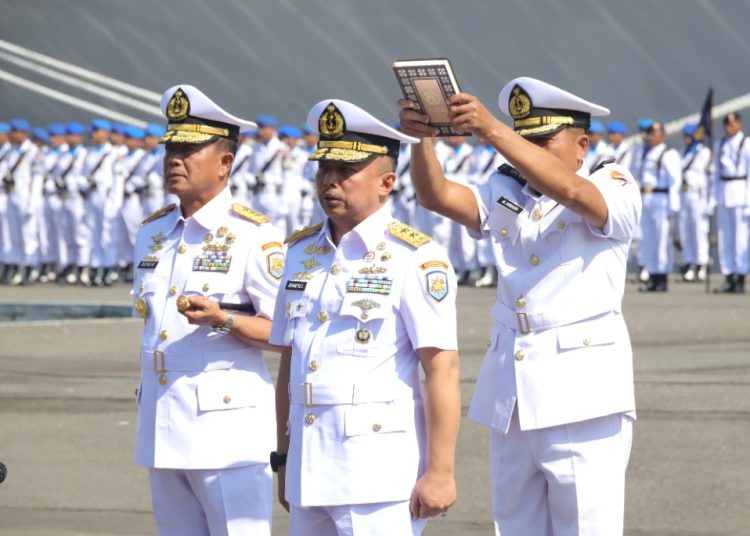 Prosesi Sertijab Pangkoarmada II di Dermaga Madura Ujung, Koarmada II, Surabaya.