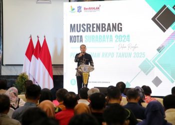 Wali Kota Surabaya Eri Cahyadi membuka forum Musyawarah Rencana Pembangunan Musrenbang tahun 2024
