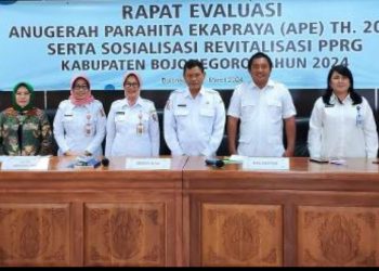 Rapat evaluasi penilaian Anugerah Parahita Ekapraya dan sosialisasi revitalisasi PPRG tahun 2024, di ruang Partnership lantai 4 gedung Pemkab Bojonegoro.