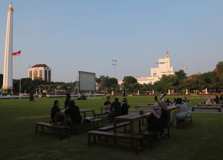 Foto dokumentasi ngabuburit di Tugu Pahlawan tahun sebelumnya.