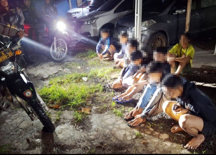 Para anak yang diamankan Tim Respon Cepat Tindak (Respatti) Patroli Perintis Presisi Sat Samapta Polrestabes Surabaya.