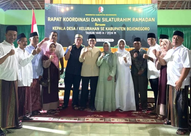 Pj Bupati Adriyanto di sela Rapat Koordinasi dan Silaturahim Ramadan bersama Kepala Desa/Kelurahan se-Kabupaten Bojonegoro.