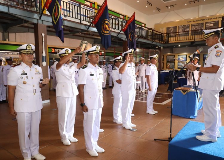 Prosesi Sertijab tiga komandan KRI di Fleet House Koarmada II.