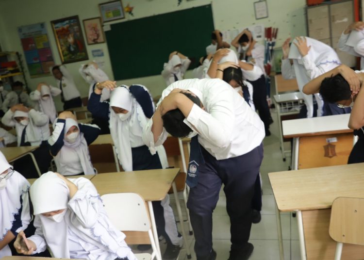 Foto ilustrasi, simulasi mitigasi bencana sebagai bentuk upaya penyelamatan diri jika terjadi hal kedaruratan.