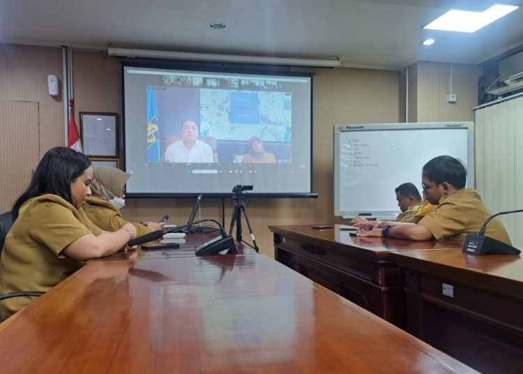 Wali Kota Surabaya Eri Cahyadi memberikan pengarahan kepada seluruh pegawai di lingkup Pemerintah Kota secara virtual.