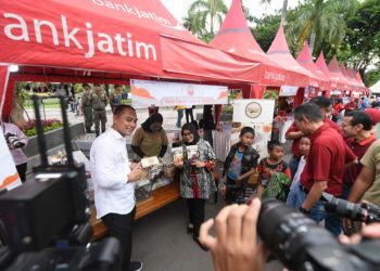 Wali Kota Surabaya Eri Cahyadi saat pembukaan Ramadan Vaganza di Taman Surya.