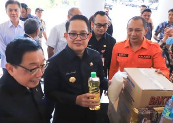 Pj Gubernur Jatim Adhy Karyono bersama Ketua Dewan Pertimbangan Apindo Jatim Alim Markus.
