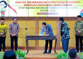Penandatanganan komitmen bersama Stop Buang Air Besar Sembarangan Tahun 2024 di kantor Sekretariat Daerah Provinsi Jawa Timur.