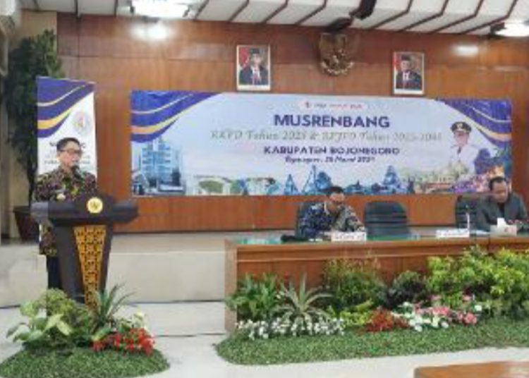 Pj Bupati Bojonegoro Adriyanto dalam Musyawarah Perencanaan Pembangunan Kabupaten di ruang Angling Dharma, gedung Pemkab Bojonegoro.