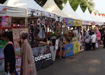 Sejumlah stand di Ramadan Vaganza di Taman Surya Surabaya.