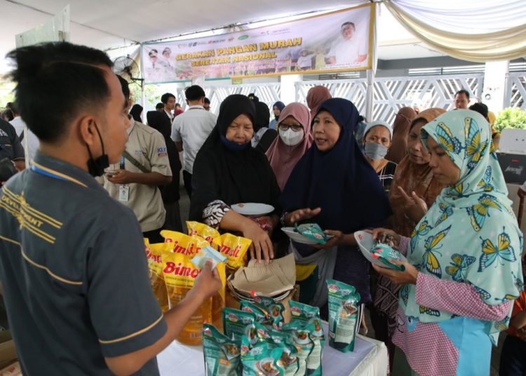 Gerakan Pangan Murah serentak nasional di Rusun Tanah Merah, Kelurahan Tanah Kali Kedinding, Kecamatan Kenjeran.