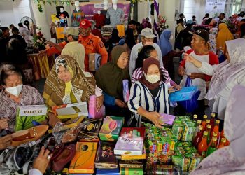 Garage Day dan Bazar Sembako Ramadan di kantor GOW, Jalan Tambaksari.