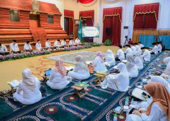 Kegiatan Khotmil Quran di gedung Negara Grahadi Surabaya.