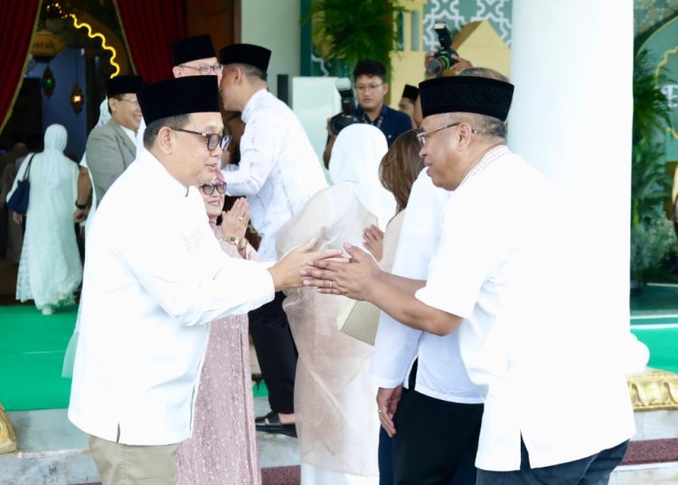 Open house Idul Fitri di gedung Negara Grahadi Surabaya.