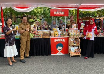 Bazar UMKM di halaman pendopo Malowopati Pemkab Bojonegoro.