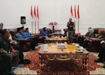Penyambutan kedatangan Tim Penilai Lapang Lomba Pelaksana Gotong Royong Terbaik Provinsi Jawa Timur Tahun 2024 di gedung Graha Pemkab Bojonegoro.