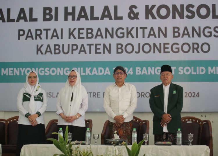 Halal bihalal sekaligus konsolidasi PKB Bojonegoro yang diselenggarakan di gedung Islamic Center.
