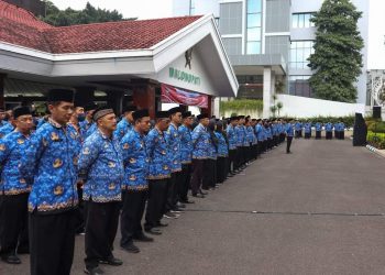 Upacara peringatan Hari Otonomi Daerah ke XXVIII di halaman Pendopo Malowopati Pemkab Bojonegoro.