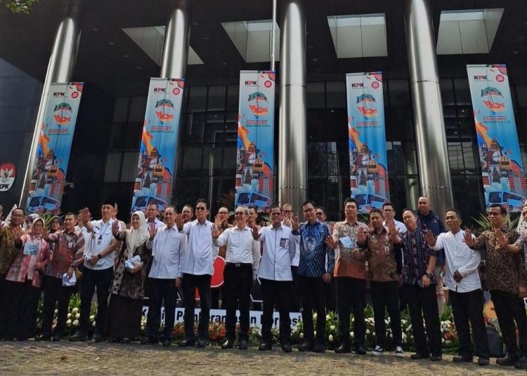 KPK mengadakan kembali roadshow Bus Komisi Pemberantasan Korupsi (KPK) tahun 2024 akan dimulai dari Jawa Timur.