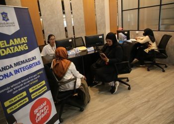 Salah satu pelayanan publik di Pemkot Surabaya. KPK memberikan nilai terbaik ketujuh se-Indonesia dan nomor dua di Jatim atas percepatan pencegahan korupsi di lingkungan pemerintah daerah kabupaten/kota Surabaya.