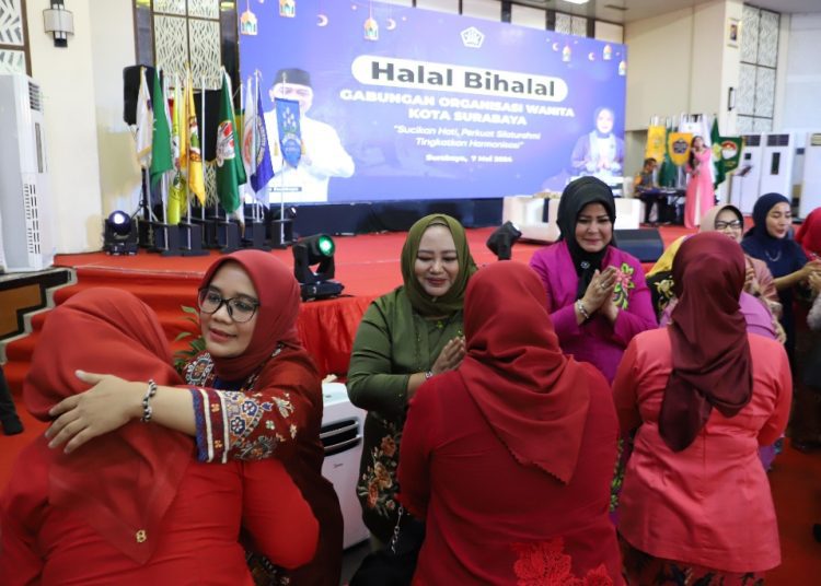Halal bihalal Gabungan Organisasi Wanita di halal bihalal bersama GOW Surabaya di Convention Hall Surabaya.