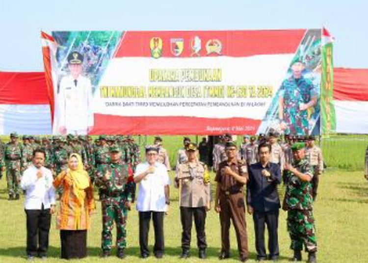 Pembukaan TMMD di lapangan Desa Napis, Kecamatan Tambakrejo, Bojonegoro.