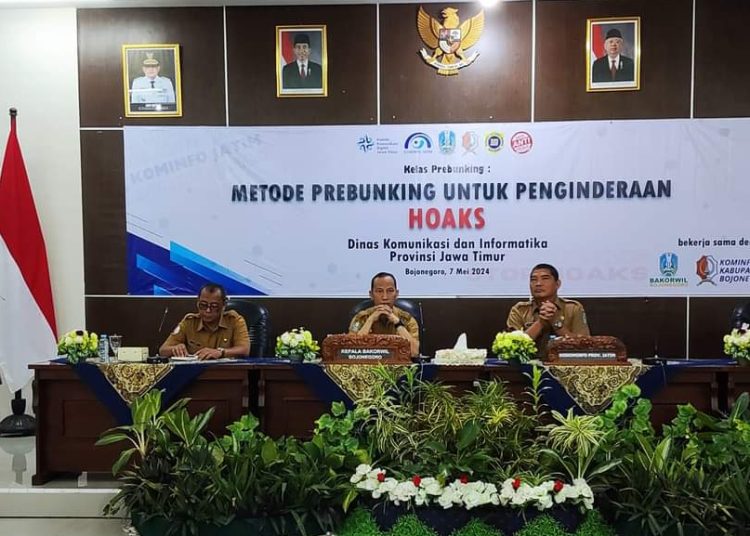 Kelas prebunking yang digelar di ruang Meliwis Putih Bakorwil Bojonegoro.