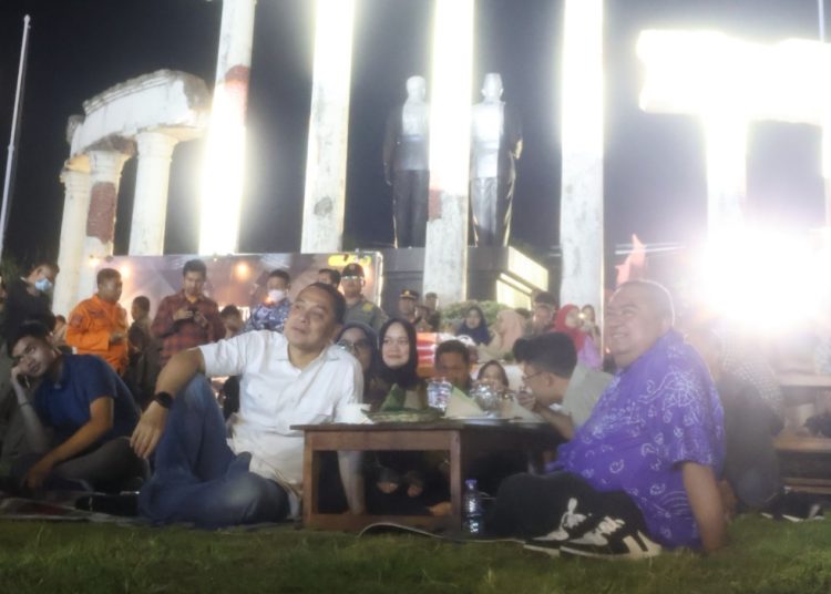 Wali Kota Surabaya Eri Cahyadi saat hadir dalam Night at The Museum di Tugu Pahlawan.