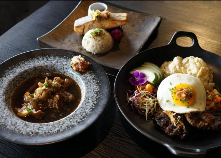 Grand Swiss-Belhotel Darmo, Surabaya menyuguhkan kuliner khas Indonesia. Masyarakat bisa menikmati tiga hidangan khas, yakni rawon kikil, Bintoro fried rice dan pan seared salmon.