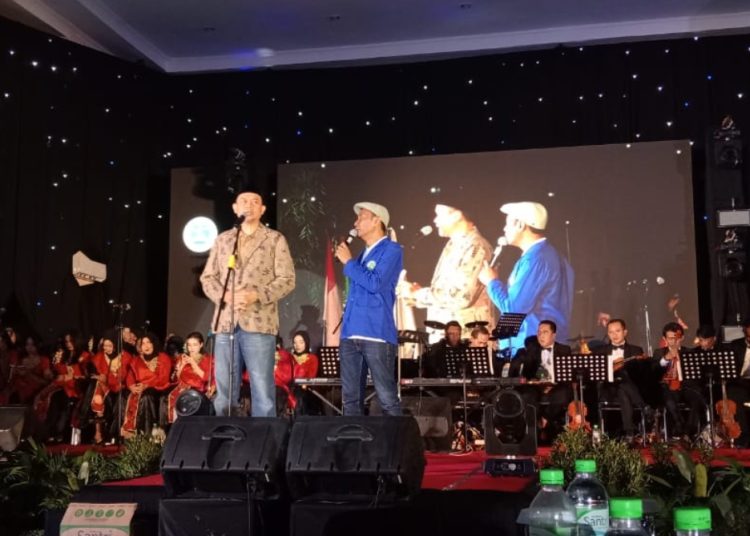 Cak Lontong menjadi guest star dalam gala night peringatan satu dasa warsa Umaha, yang digelar di gedung Graha Anugrah Gusti 2 Umaha.