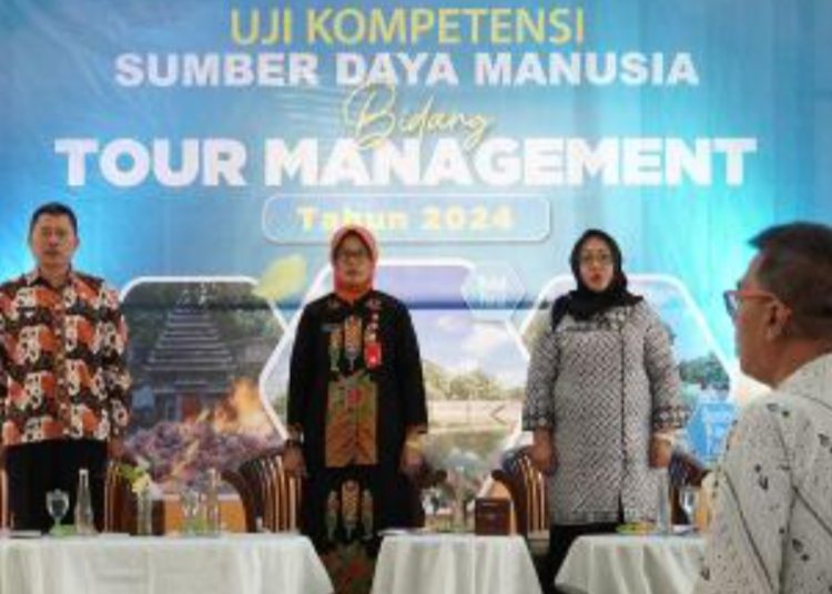 Kegiatan uji kompetensi Sumber Daya Manusia bidang Tour Management tahun 2024 di Griya MCM Hotel Wisata, Bojonegoro.