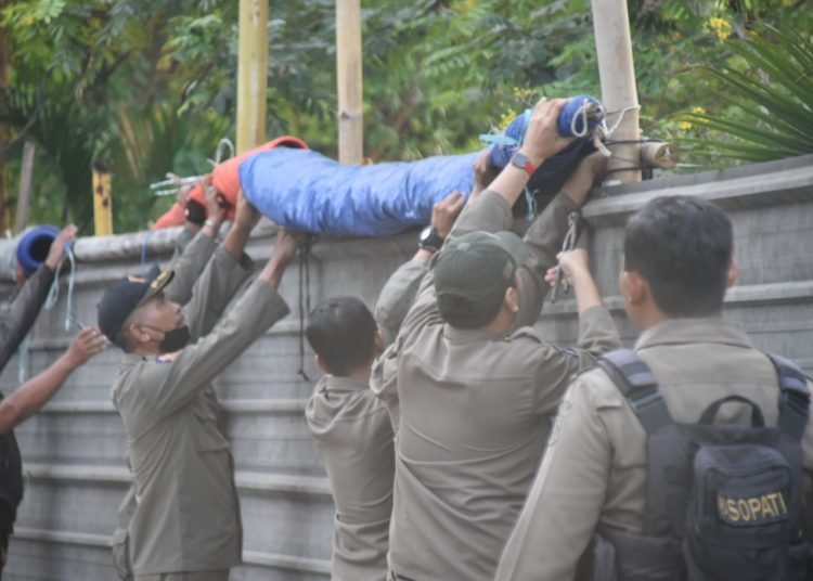 Penertiban PKL yang dilakukan Satpol PP Surabaya.