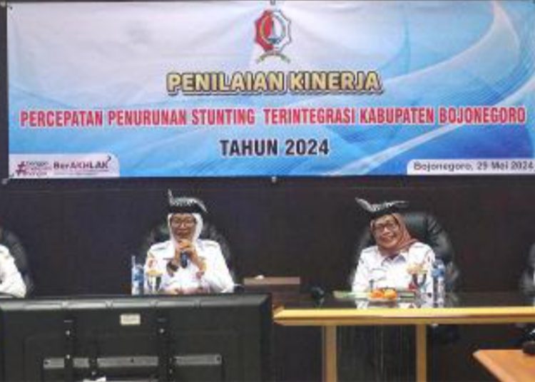 Penilaian Kinerja 8 Aksi Konvergensi Percepatan Penurunan Stunting Tahun 2024 tingkat Jawa Timur. secara daring yang diikuti seluruh TPPS dari ruang Creative lantai 6 gedung Pemkab Bojonegoro.