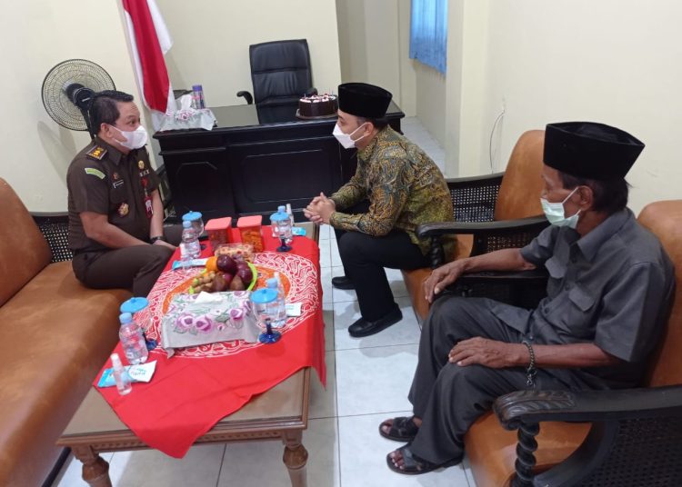 Ilustrasi Wali Kota Eri Cahyadi ngantor di Kelurahan