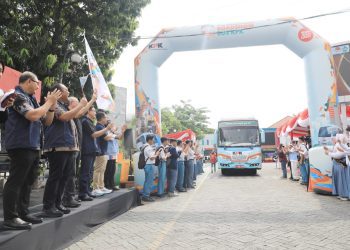 Pelepasan Road Show Bus KPK 2024 di SMK Negeri 5 Surabaya, Jalan Prof Dr Moestopo 167-169 Gubeng Surabaya.