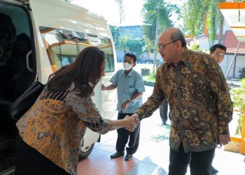 Pj Sekretaris Daerah Provinsi Jawa Timur Bobby Soemiarsono menerima kunjungan dari tim pengumpulan data dan Informasi Sekretaris Anggota Dewan Pertimbangan Presiden di Balai Latihan Kerja Surabaya.