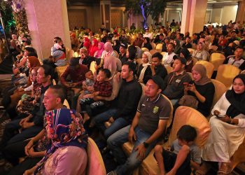 Ratusan pasangan pengantin mengikuti pembekalan di Empire Palace. Mereka 
bakal digelarkan resepsi pernikahan dengan konsep pesta kebun di Balai Kota.