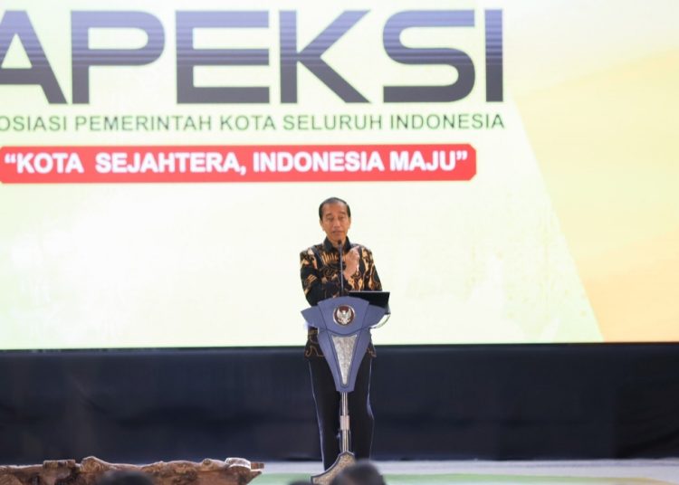 Presiden Joko Widodo saat menghadiri Rapat Kerja Nasional (Rakernas) XVII APEKSI tahun 2024 di Kota Balikpapan.