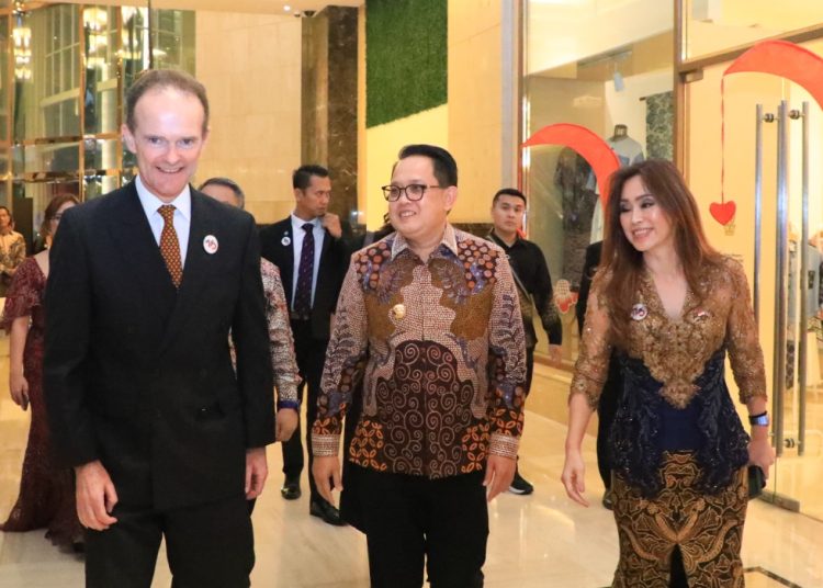 Pj Gubernur Jatim Adhy Karyono saat Gubernur Jawa Timur Adhy Karyono menghadiri The Birthday Party of His Majesty King Charles III di Hotel Ritz Carlton Jakarta.