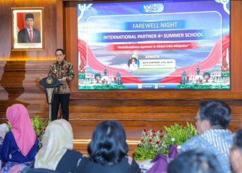 Pj Gubernur Jawa Timur Adhy Karyono dalam gala dinner dengan para peserta The 4th Summer School.