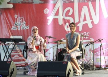 Puteri Indonesia Lingkungan 2023 Yasinta Aurellia menghadiri Communication Festival 2024 di halaman gedung FISIP 2 kampus UPN Veteran Jatim.